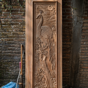 Pintu Ukir Kayu Motif Burung Merak Elegan – Handmade Natural Artisti