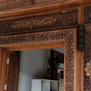 pintu gebyok ukir kaligrafi kayu jati jepara mewah – ornamen islami handmade